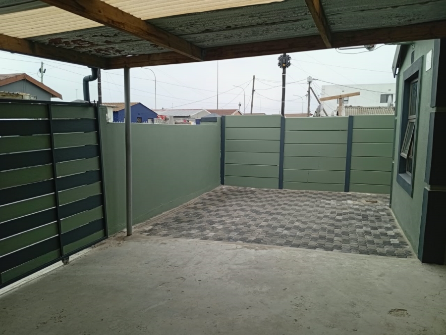 2 Bedroom Property for Sale in Mandela Park Western Cape